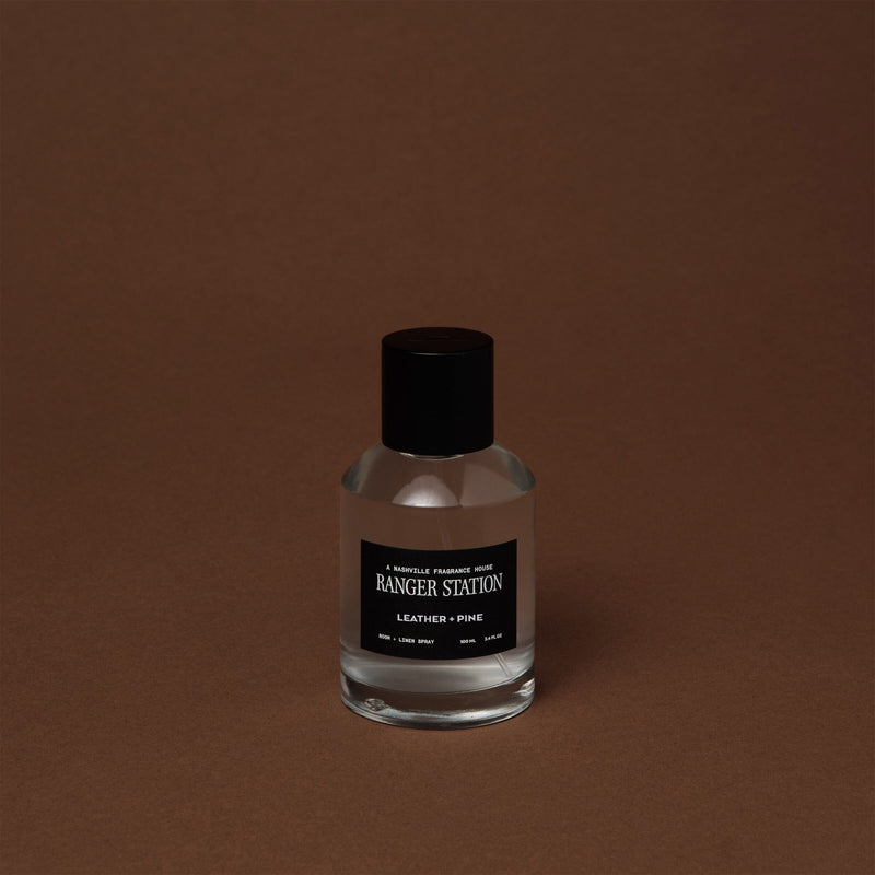 LEATHER + PINE ROOM SPRAY Perfume tanned leather / pine sap / amber / sandalwood 